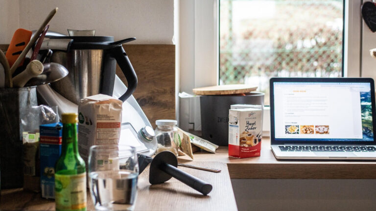 Étudiants et petits budgets : bien manger avec les recettes intégrées